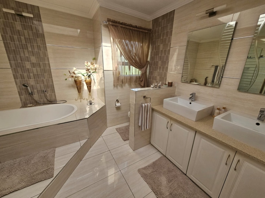 5 Bedroom Property for Sale in Vaalpark Free State